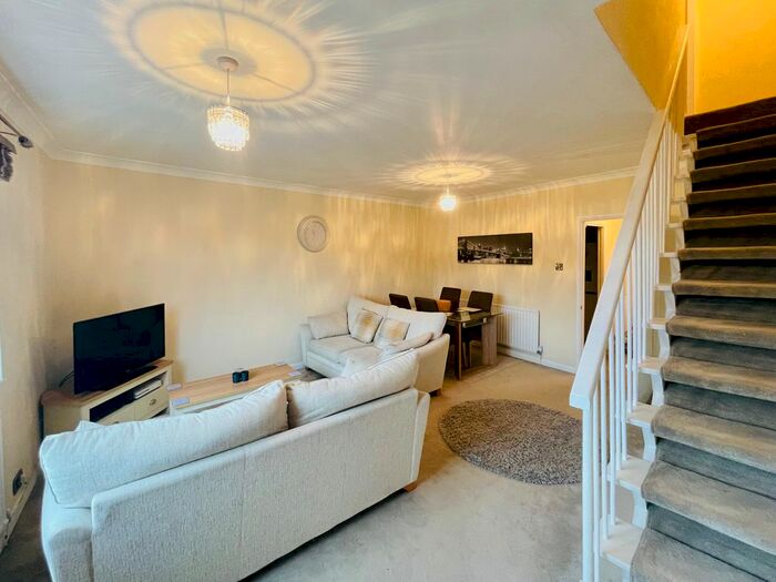 2 Bedroom Maisonette To Rent In Westview Avenue, Whyteleafe, Surrey, CR3