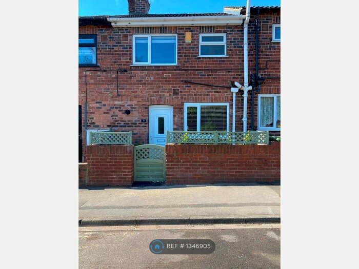 2 Bedroom Terraced House To Rent In Park Square, Lofthouse, Wakefield, WF3