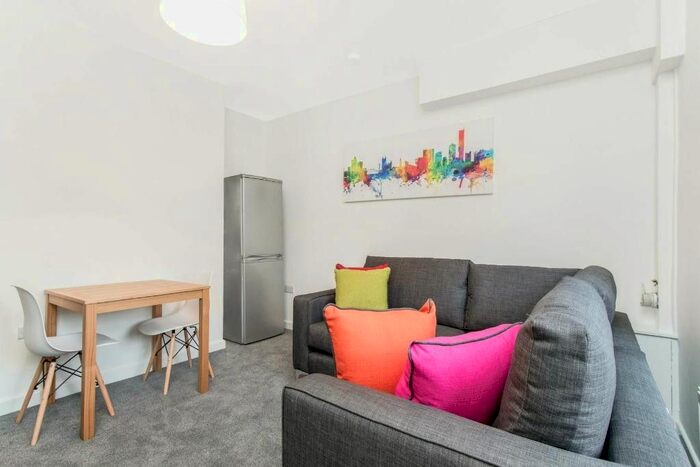 2 Bedroom Flat To Rent In Wapping Lane, London, E1W