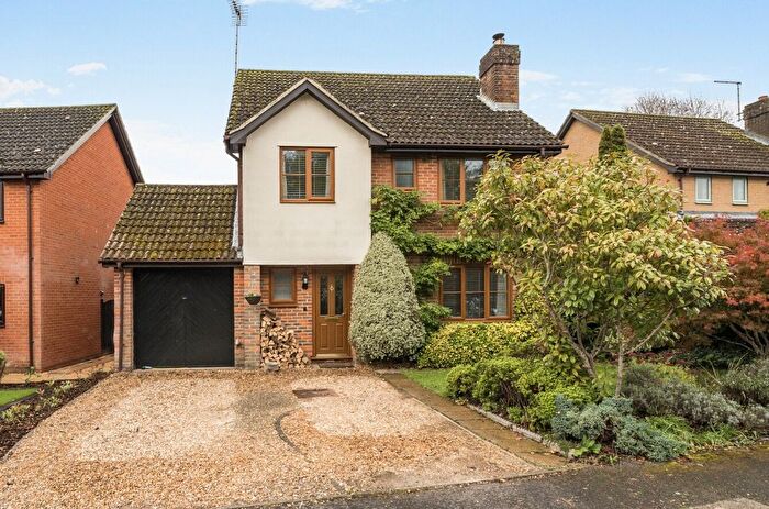 4 Bedroom Detached House For Sale In Broadlands Close, Bentley, Farnham, Hampshire, GU10
