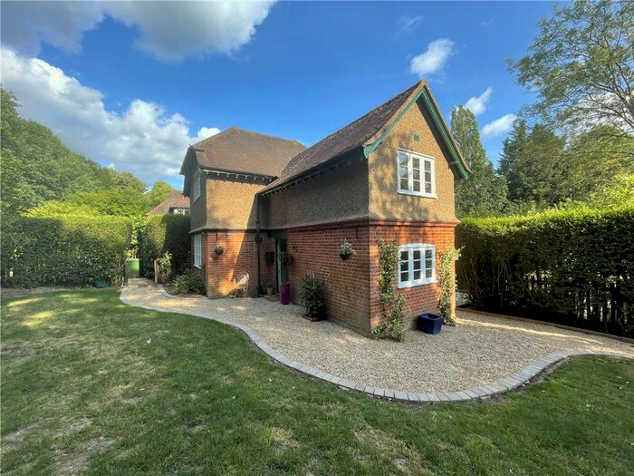 3 Bedroom Detached House To Rent In Chertsey Road, Chobham, Woking, Surrey, GU24