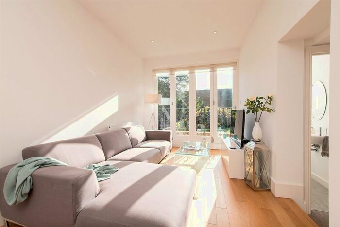 2 Bedroom Flat To Rent In Chiswick High Road, Chiswick, W4