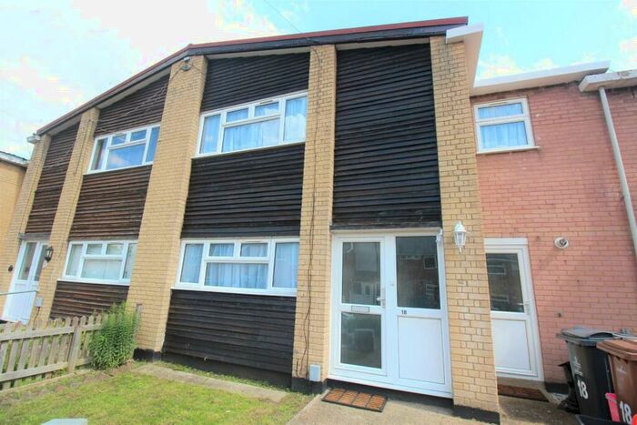 3 Bedroom House To Rent In Wiltshire Road, Stevenage, SG2