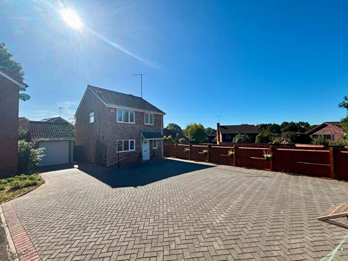 4 Bedroom Detached House For Sale In Blackwell Hill, West Hunsbury, Northampton, NN4