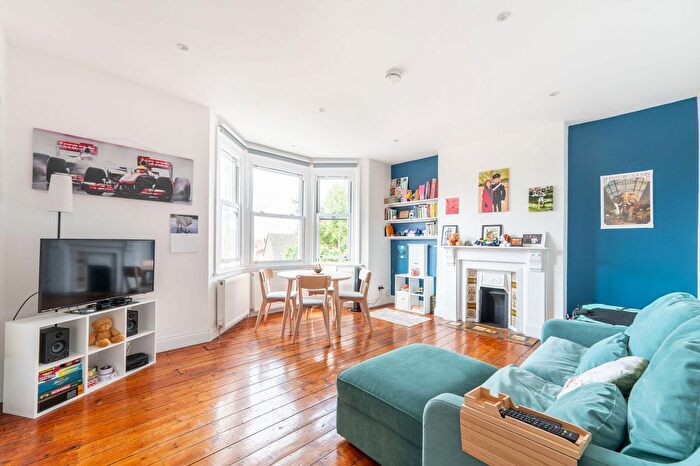 2 Bedroom Flat For Sale In Mora Road, Cricklewood, London, NW2