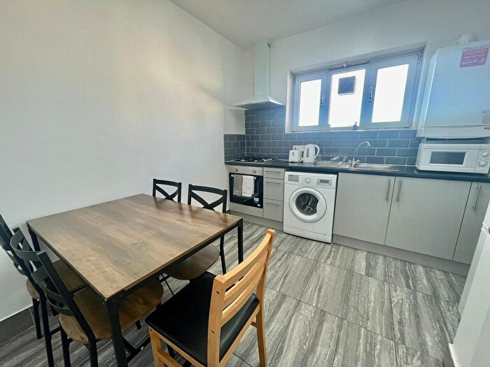 3 Bedroom Flat To Rent In Augustus Street, London, NW1