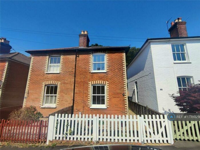 2 Bedroom Semi-Detached House To Rent In High Path Road, Guildford, GU1