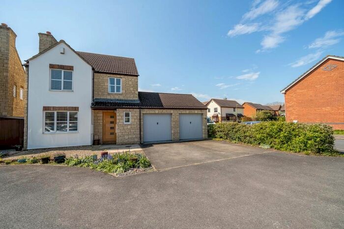 4 Bedroom Detached House To Rent In Merganser Drive, Bicester, OX26