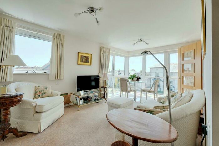 2 Bedroom Apartment For Sale In Farringford Court, Avenue Road, Lymington, Hampshire, SO41