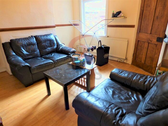 3 Bedroom Terraced House For Sale In Jarrom Street, Leicester, LE2