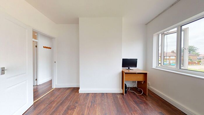 2 Bedroom Flat To Rent In Regal Court, Edmonton, N18