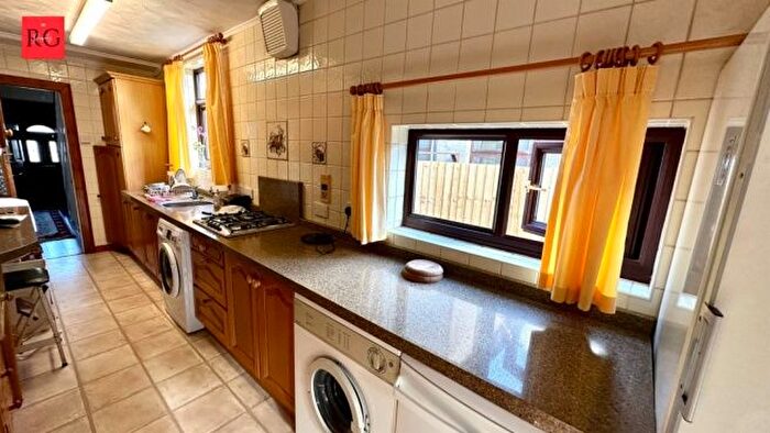 4 Bedroom Semi-Detached House To Rent In Mackie Grove, Bristol, BS34