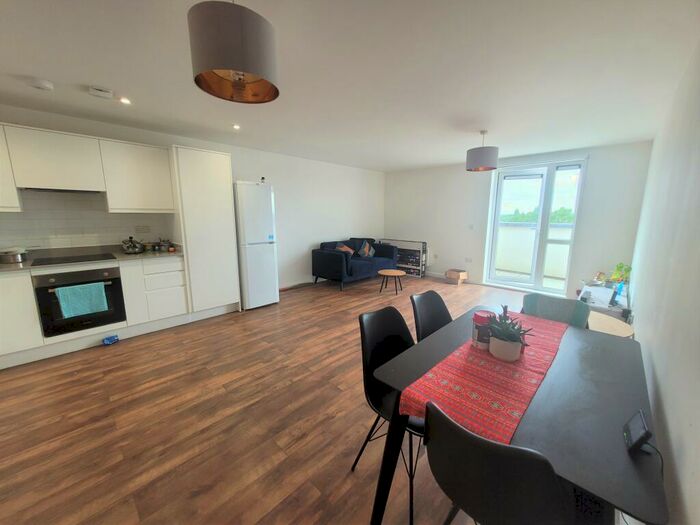 2 Bedroom Apartment To Rent In Stoke Road, Slough, SL2