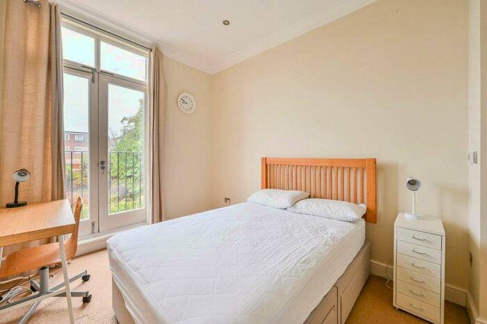 2 Bedroom Flat To Rent In Hillfield Avenue, London, , Crouch End, London, N8