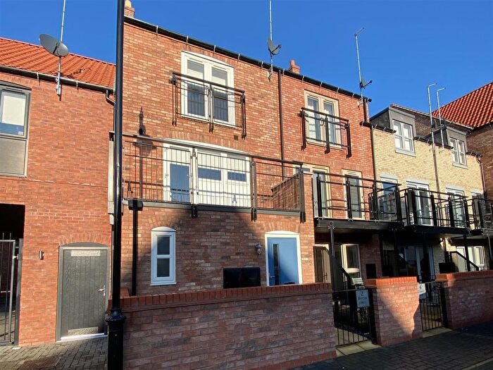 2 Bedroom Terraced House To Rent In Scotts Court, Hull, HU1