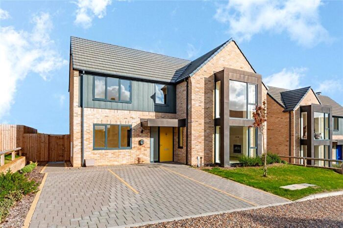 4 Bedroom Detached House For Sale In Woodlands Grove, Stapleford Abbotts, Romford, Essex, RM4