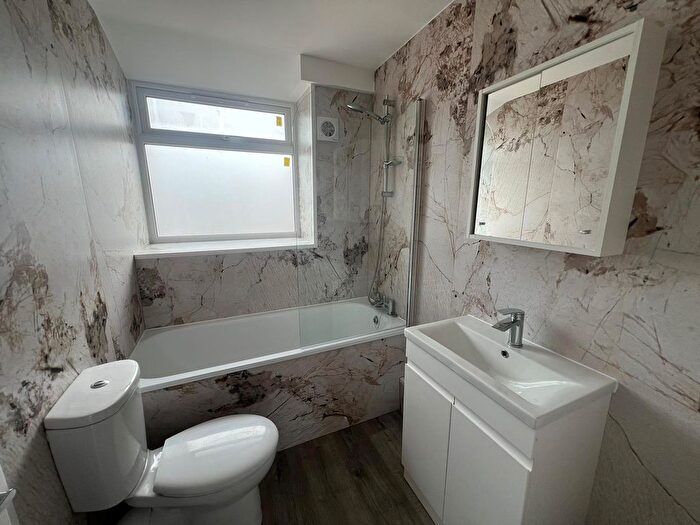 2 Bedroom Flat To Rent In Flat, Mitcham, CR4