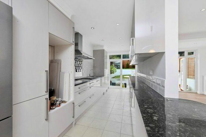 3 Bedroom Property To Rent In Savona Close, Wimbledon, SW19