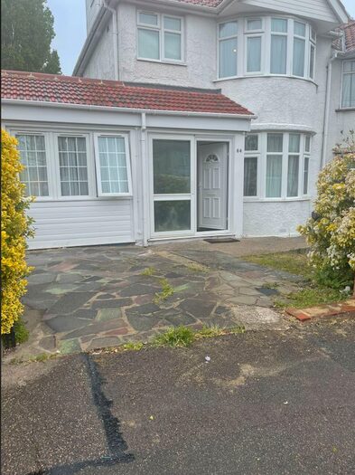 5 Bedroom Semi-Detached House To Rent In Wakemans Hill Avenue, London, NW9