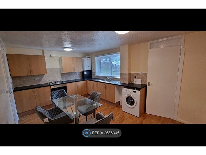 3 Bedroom Terraced House To Rent In Lovell Park View, Leeds, LS7