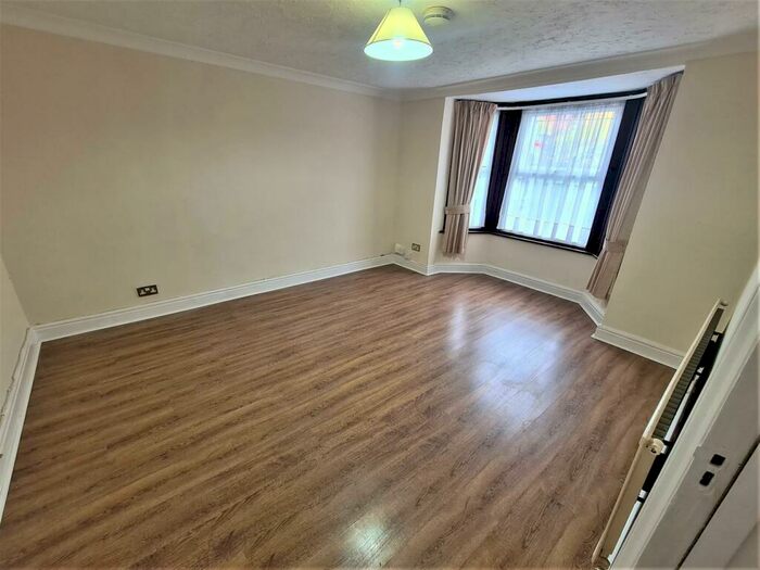 1 Bedroom Flat To Rent In Queens Road, Aldershot, GU11