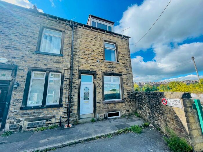 4 Bedroom Terraced House To Rent In Oxford Street, Keighley, West Yorkshire, BD21