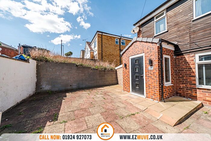 3 Bedroom End Of Terrace House For Sale In Throstle Nest, Batley, WF17