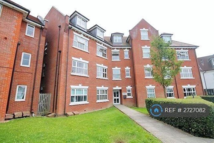2 Bedroom Flat To Rent In Waltermead Close, Ongar, CM5