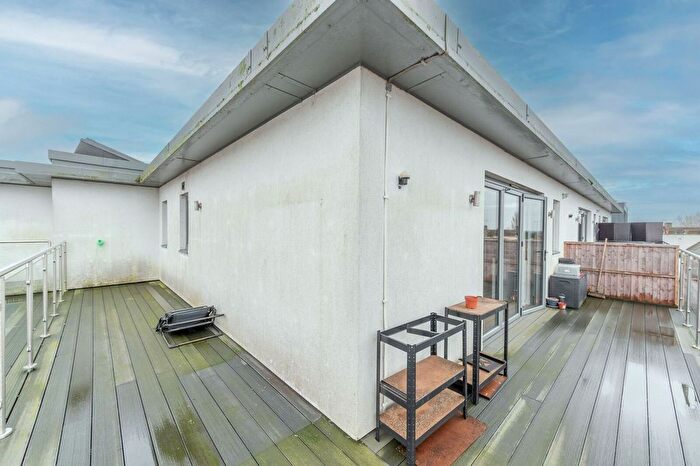 Studio To Rent In Imperial Drive, Rayners Lane, Harrow, HA2
