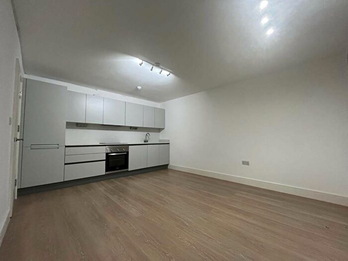 2 Bedroom Flat To Rent In Updown Hill, Windlesham, Surrey, GU20