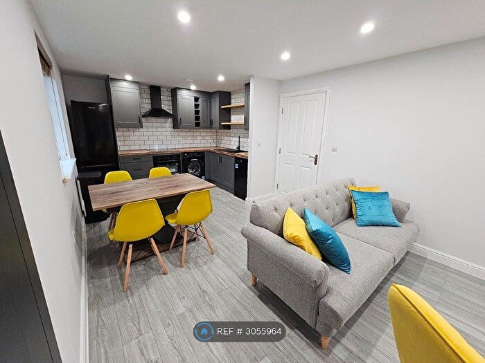 2 Bedroom Flat To Rent In Burnage Lane, Manchester, M19