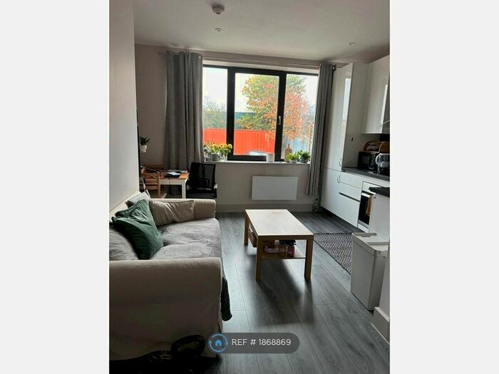 1 Bedroom Flat To Rent In Cube House, Stoke Mandeville, Aylesbury, HP22