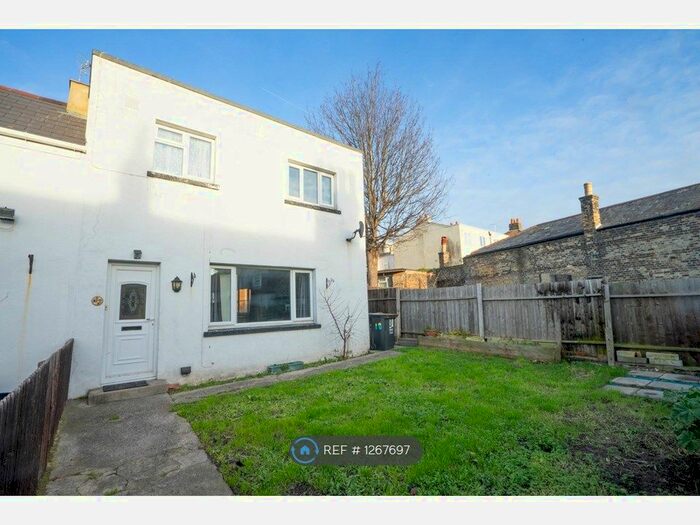 4 Bedroom Semi-Detached House To Rent In Wellington Gardens, Margate CT9