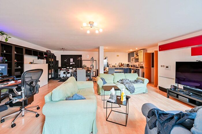 2 Bedroom Flat For Sale In Rotherhithe Street, Rotherhithe, London, SE16