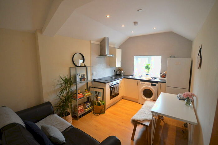 1 Bedroom Flat To Rent In Mackintosh Place, CF24