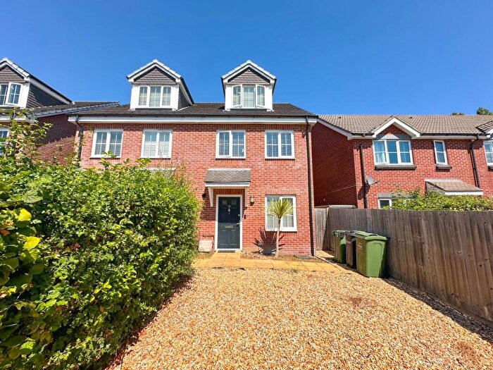 4 Bedroom Terraced House To Rent In Hollands Close, Portsmouth, PO6