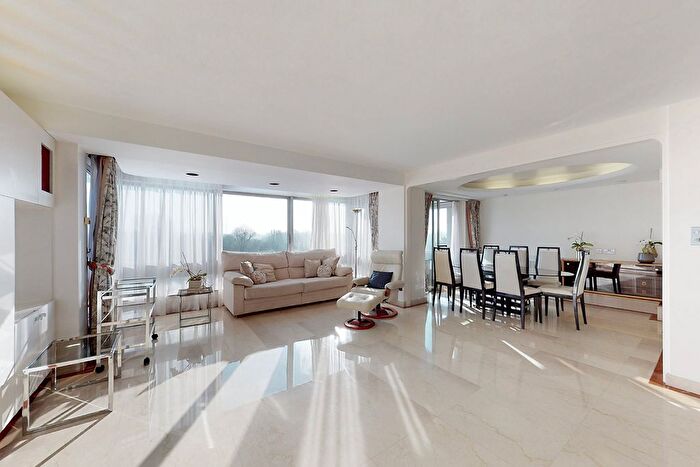 2 Bedroom Flat To Rent In Prince Albert Road, St John's Woods, NW8