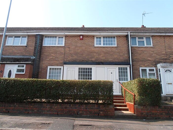 Town House For Sale In Kirk Street, Smallthorne, Stoke-On-Trent, Staffordshire, ST6