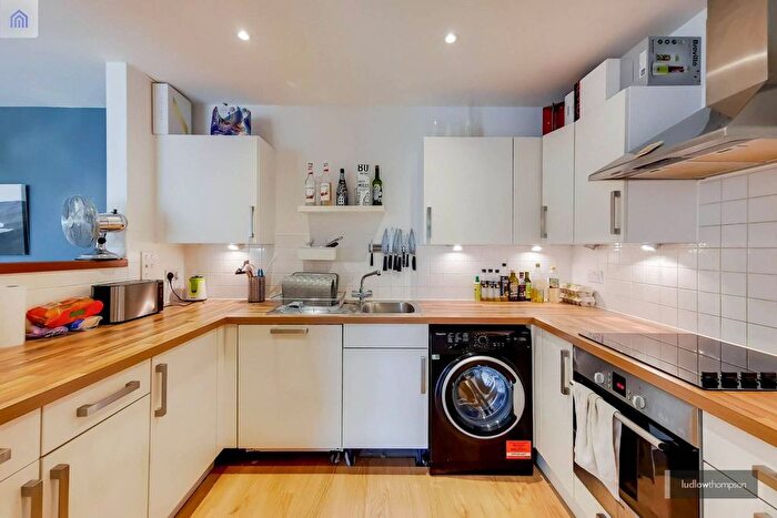 2 Bedroom Flat To Rent In East Dulwich Road, East Dulwich, London, SE22