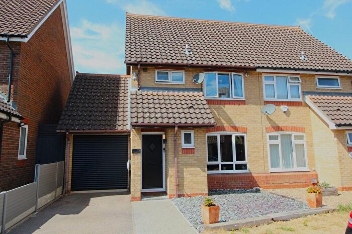 3 Bedroom Semi-Detached House For Sale In The Harriers, Sandy, SG19