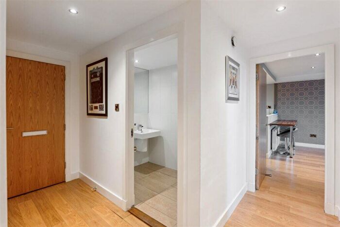 2 Bedroom Flat For Sale In /, Haggs Gate, Pollokshields, G41