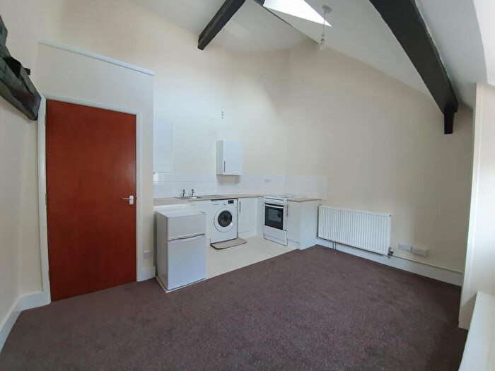 1 Bedroom Flat To Rent In High Street, East Grinstead, RH19