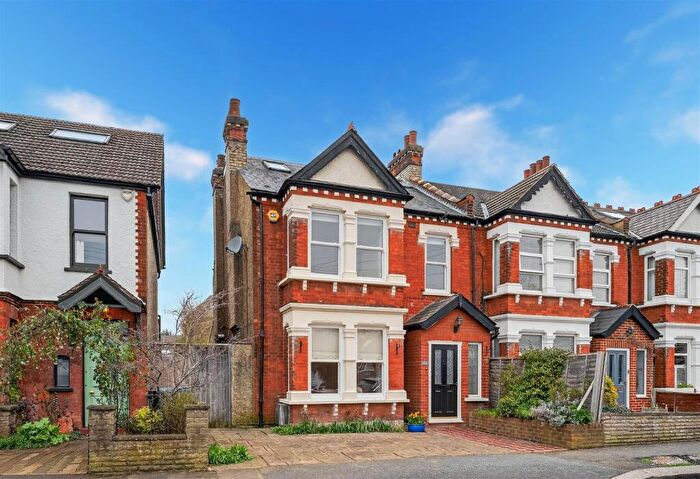 4 Bedroom Semi Detached House For Sale In Crescent Road, Barnet, EN4