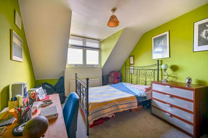 1 Bedroom Flat To Rent In Robin Hood Way, Kingston Vale, London, SW15