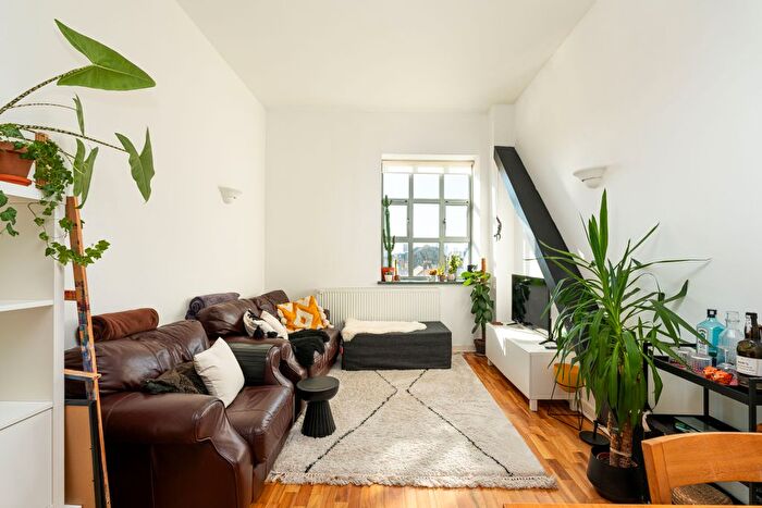 1 Bedroom Flat To Rent In Courthouse Lane, London, N16