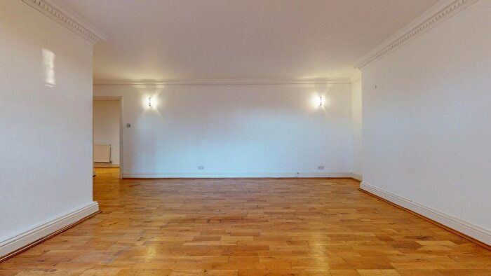 2 Bedroom Flat To Rent In Albert Terrace, London, NW1