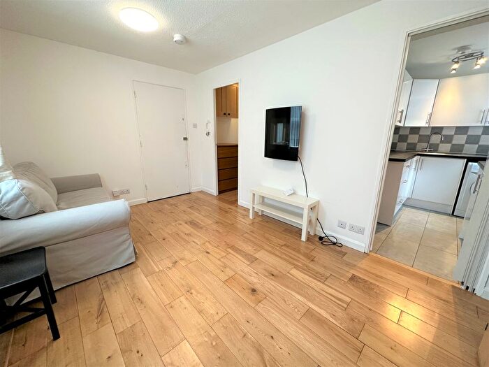 Studio To Rent In Spencer Mews, Hammersmith, London, W6