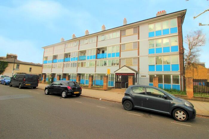 3 Bedroom Flat To Rent In Manor Gardens, London, W4