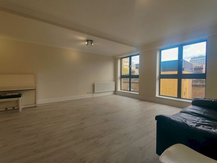 3 Bedroom Flat To Rent In Vauxhall Bridge Road, London, SW1V