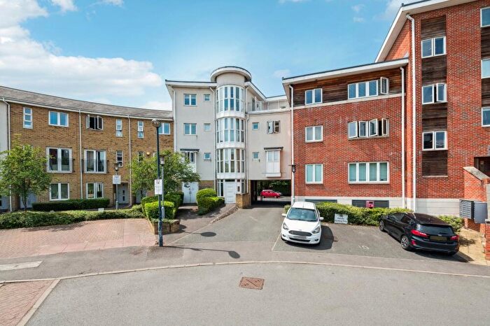 2 Bedroom Apartment For Sale In Kingsquarter, Maidenhead, SL6